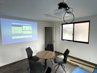 東京都練馬区　オフィス家具　オフィスレイアウト　プロジェクタ設置